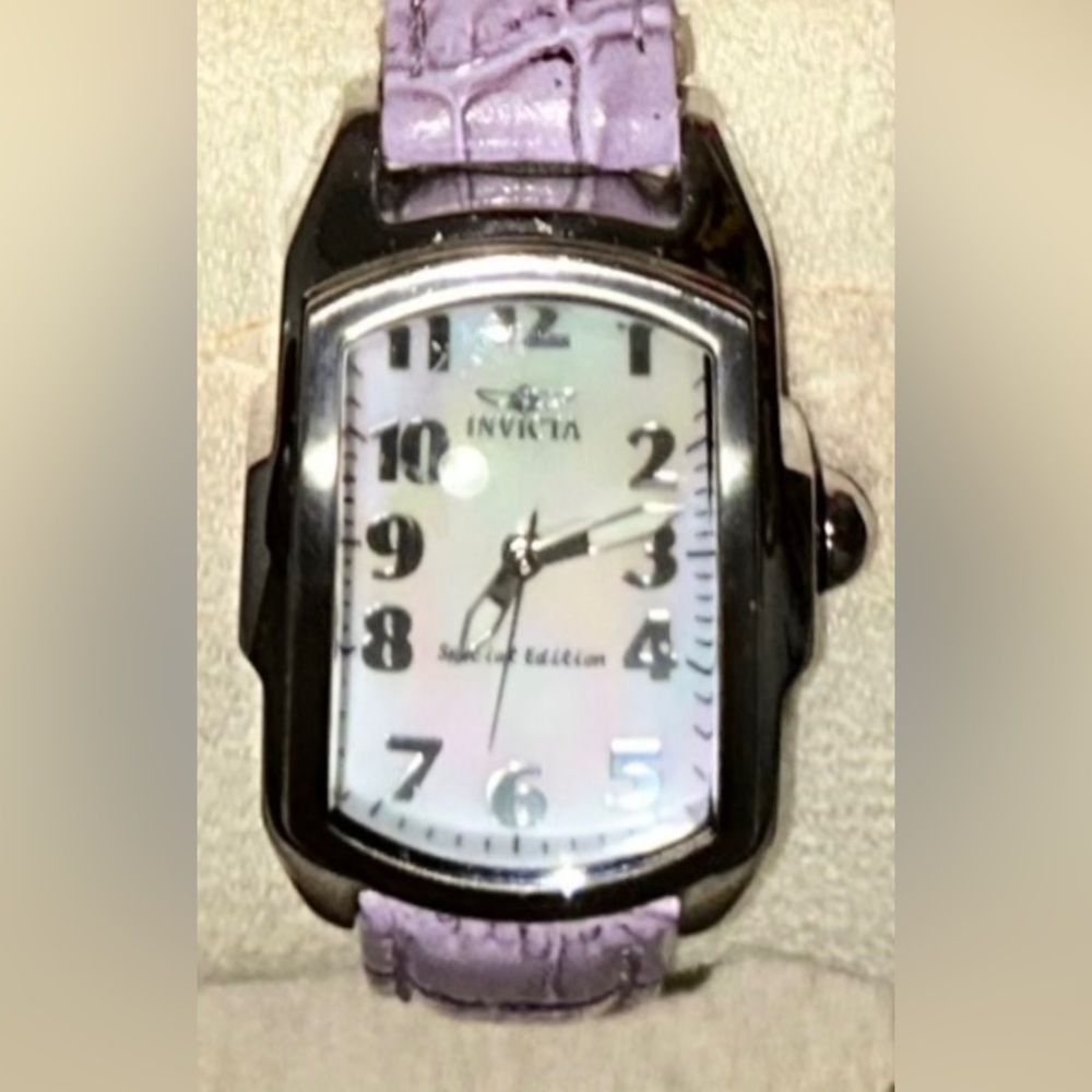 Ladies watch with new battery π barely used. EUC π - Picture 3 of 4